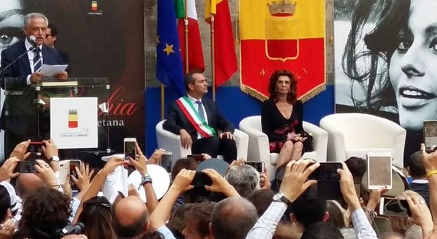 Sophia cittadina onoraria di Napoli: «Devo alla città la mia fortuna»