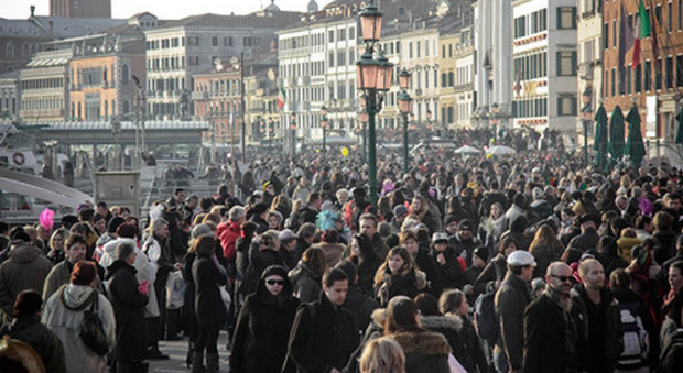 Svolta nel turismo a Venezia: via libera ai conta-persone nelle aree strategiche