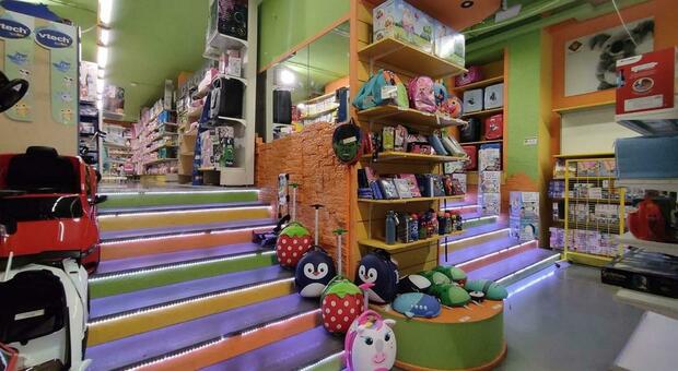 Dopo 104 anni Abbruzzese vende l'attività: «Quanti bambini cresciuti con i nostri giocattoli»