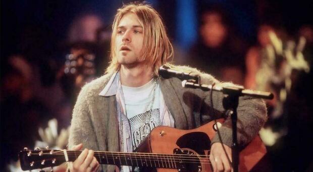 Kurt Cobain moriva 30 anni fa. La parabola di un eroe grunge: dal mito all’autodistruzione