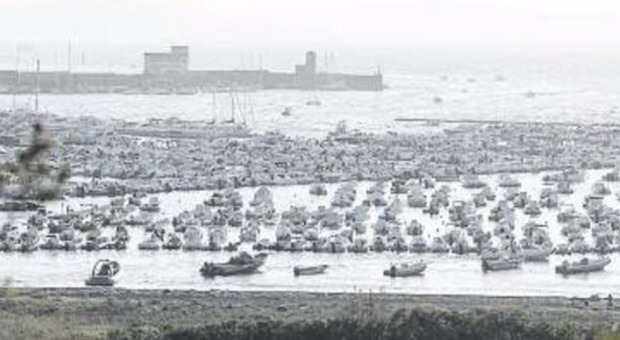 Caso ormeggi nel golfo di Napoli: abusive tremila barche