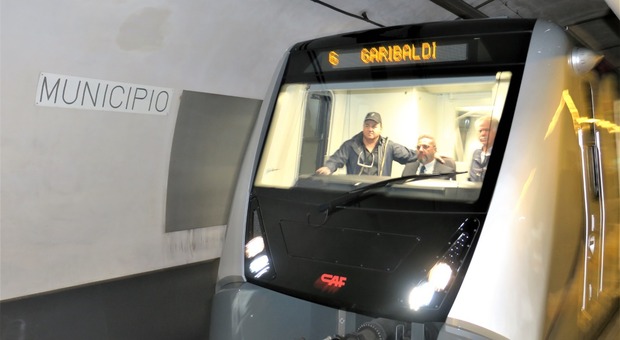 Il nuovo treno della Linea 1 della metro di Napoli