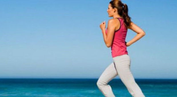 Come perdere peso facendo jogging? Ecco cosa mangiare in base all'ora in cui si corre
