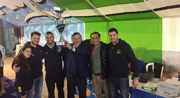 La Canottieri Napoli vince il Trofeo Miglio d'oro a Portici