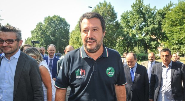 Proiettile in busta per Salvini. «Non mi fanno paura, vado avanti»
