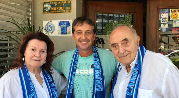 L'ex presidente Ferlaino festeggia il Capodanno a Rio con i tifosi azzurri