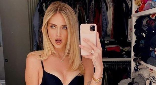 immagine Chiara Ferragni su Instagram senza slip? Lei ironizza: «Di solito li indosso»