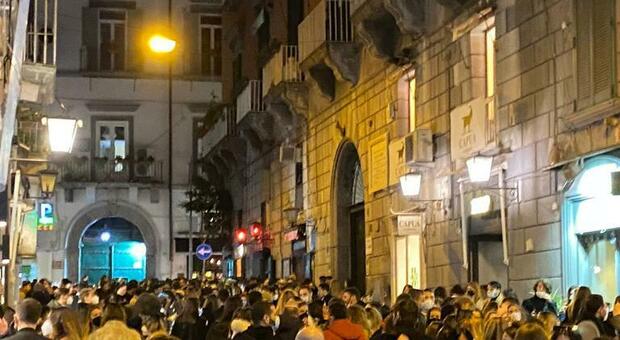 Napoli, in 26 tra baretti e lungomare senza mascherine: raffica di multe