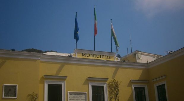 Coronavirus a Capri, il sindaco sospende tutti i tributi comunali