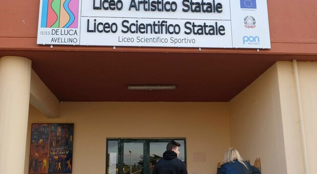 L'ingresso dell'istituto De Luca di Avellino