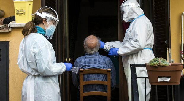 Covid Roma, morti 2 anziani in casa di riposo: contagiati dagli infermieri no-vax