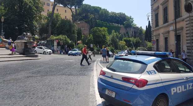 Roma, falso allarme bomba sotto il Campidoglio: strada riaperta