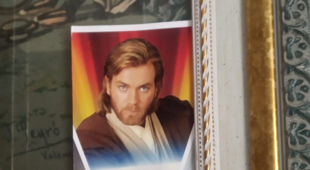 L'anziana che prega da anni Obi-Wan Kenobi: «È convinta che sia Sant'Antonio»