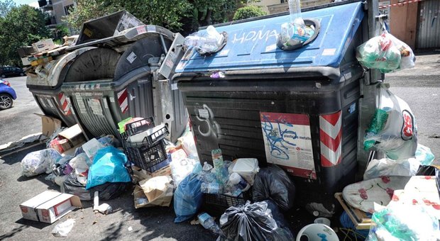 Roma, rifiuti, piano anti-emergenza. «Vanno negli impianti laziali»