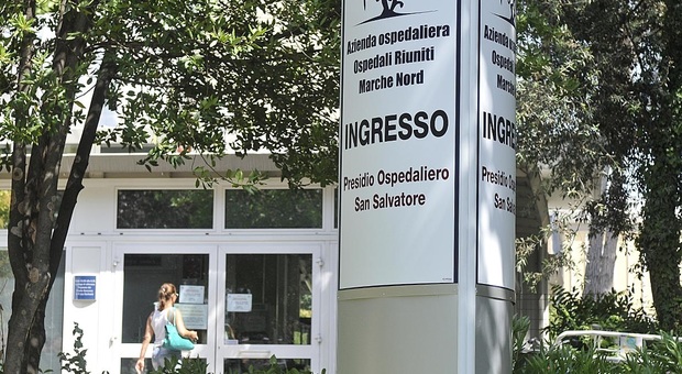 Pesaro, rubata una borsa in ospedale I sindacati: «Servono i vigilantes»