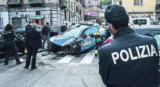 Poliziotto ucciso a Napoli da quattro rapinatori rom, il pm: «È omicidio volontario»