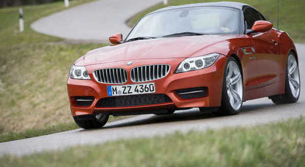 La nuova BMW Z4 in versione SDrive 35is impegnata nelle strade della Baviera