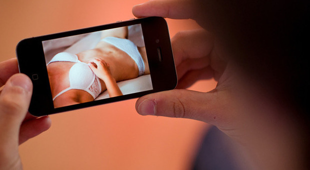 Un giovane su quattro vittima di "Sexting", la nuova frontiera del Cyber-bullismo