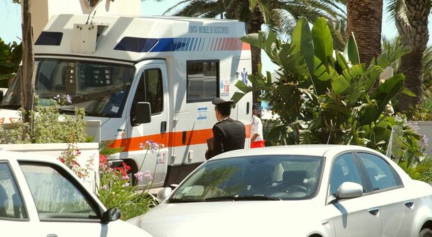 San Benedetto, avvertito dai vigili mentre corre in soccorso del padre vittima di un incidente stradale investe una donna
