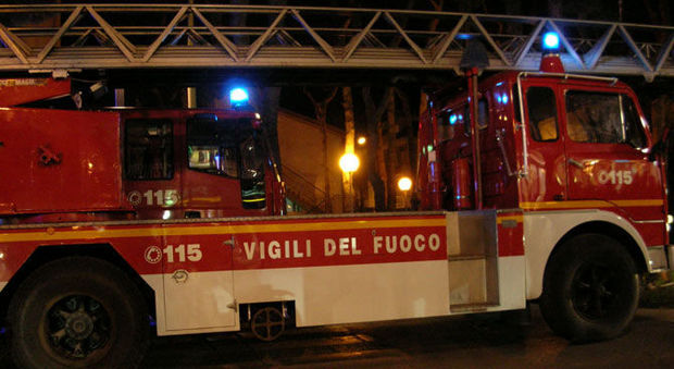 Milano, paura in via della Guastalla: principio di incendio in una cucina