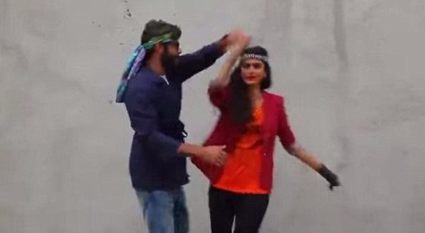 Ballarono 'Happy' sui tetti di Teheran: condannati a 6 mesi e 91 frustate