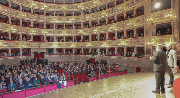 Teatro dell’Aquila, domani si riparte con gli abbonamenti: ecco gli spettacoli e tutti i prezzi