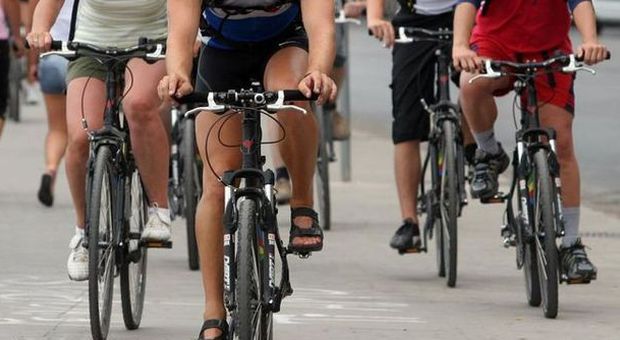 Ciclisti indisciplinati, niente più infrazioni con il numero di targa sul casco