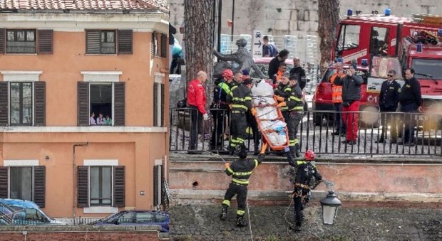 Choc in ospedale, precipita dalla finestra del Fatebenefratelli: morto sul colpo