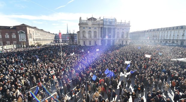 Tav, Torino in piazza: flash mob per sostenere l'opera