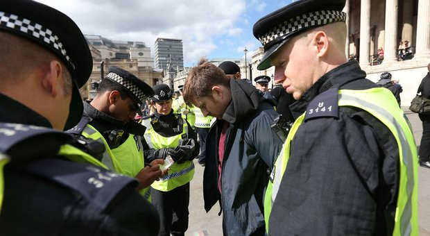 Regno Unito, arrestati due 15enni: «Pianificavano azioni terroristiche»