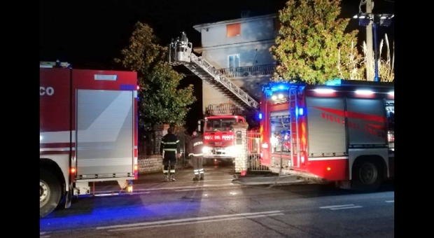 Frosinone, incendio in un appartamento ad Alatri: famiglia in salvo