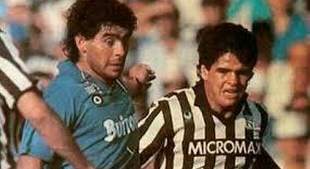 Maradona, il fratello Hugo rivela: «Parlo con lui tutte le notti»