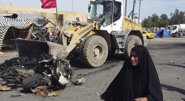 Isis, autobomba a Baghdad: 22 morti e 30 feriti