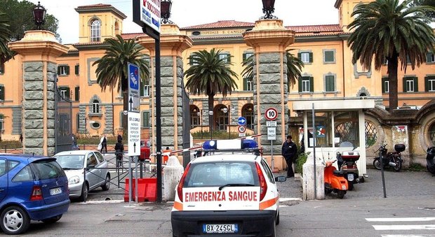 Roma, dà in escandescenza e danneggia l'ospedale San Camillo: arrestato 29enne italiano