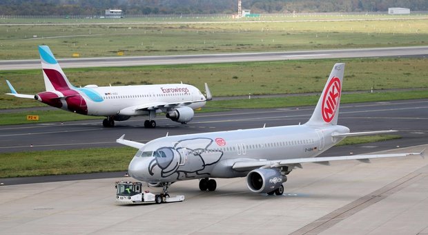 Air Berlin, Niki sospende i voli: Lufthansa ritira l'offerta per la fusione con Eurowings