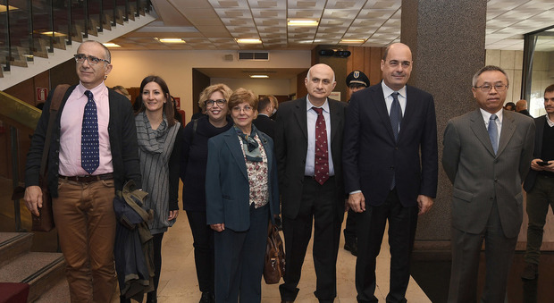 L'ambasciatore cinese incontra Zingaretti e le ricercatrici: «Grazie governo e Spallanzani»