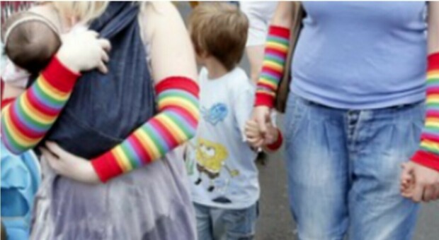 Figli di coppie gay, il prefetto di Milano al sindaco Sala: «Stop ai riconoscimenti»