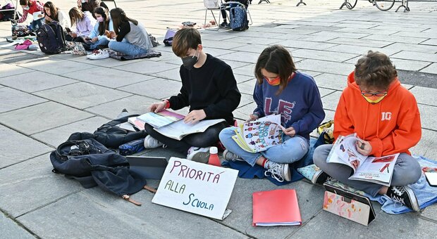 Covid e scuola, torna l'incertezza: in Campania sono possibili nuovi rinvii