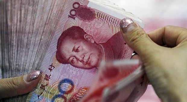 Banca centrale cinese immette nuova liquidità. Yuan su nuovi minimi da 11 anni