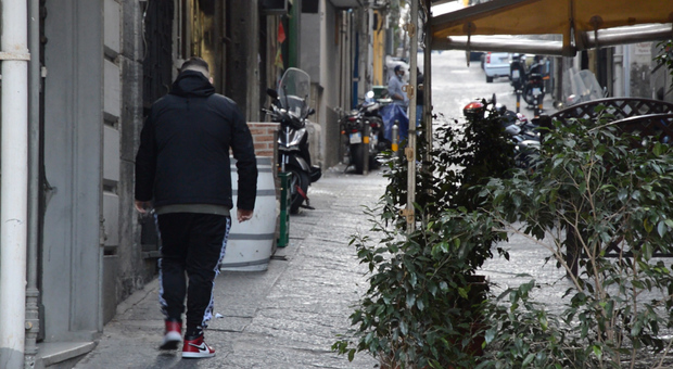 Napoli zona arancione, protestano i gestori di bar e ristoranti ai Quartieri Spagnoli: «O lockdown o riapertura in sicurezza»