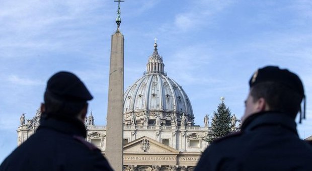 Roma, truffati 200 crocieristi: fermati a San Pietro con biglietti falsi per messa Natale