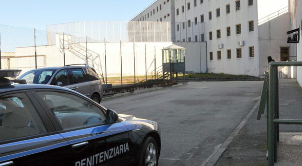 Detenuto viterbese arrestato per droga tenta il suicidio in carcere: salvato dagli agenti