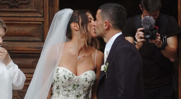 Le nozze tra il campione dell'Inter e la modella: matrimonio da sogno in cattedrale