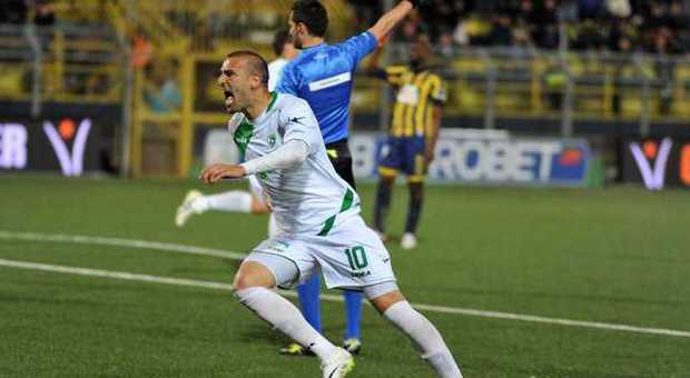 Pari nel derby, tensione tra Juve Stabia e Avellino