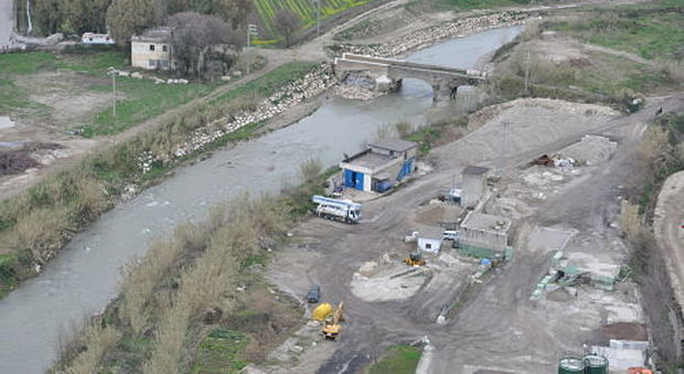 Sei discariche abusive nell'alveo del fiume Tusciano: 90 indagati, sequestri per 43 milioni di euro