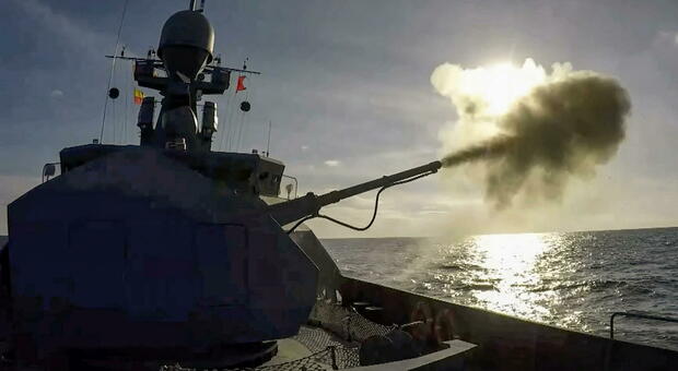 Una bomba tattica nucleare sul Mar Nero, l'allarme del generale Battisti: «Putin potrebbe lanciarla, potenza limitata»