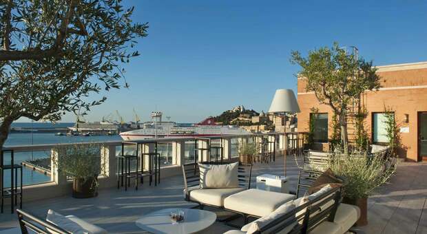 Ancona, l'albergo SeePort nel gotha dei panorami da sogno: «Premiato il fascino di Ancona e del porto»