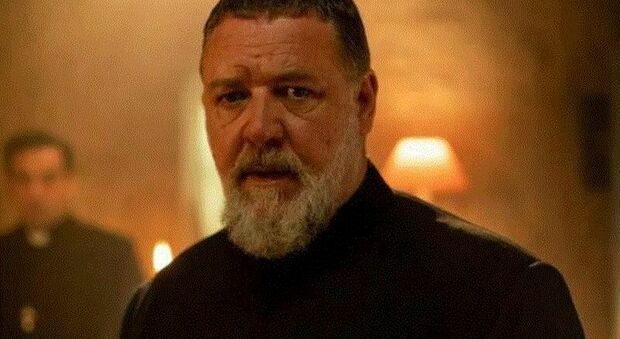 Russell Crowe è Padre Amorth, l'esorcista del Papa: «Ho combattuto contro il diavolo». Ma il Vaticano prende le distanze