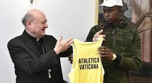 100 migranti correranno con la maglia del Vaticano alla maratona di San Pietro