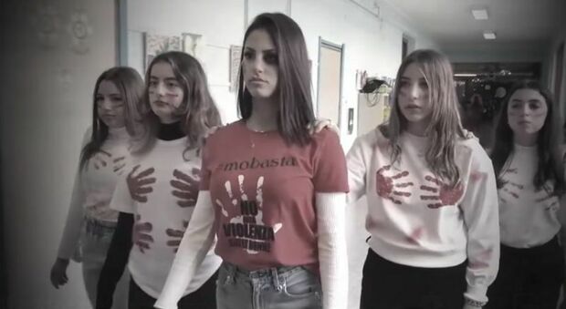 Ballano contro al violenza sulle donne: il video degli studenti tarantini diventa virale. Il video